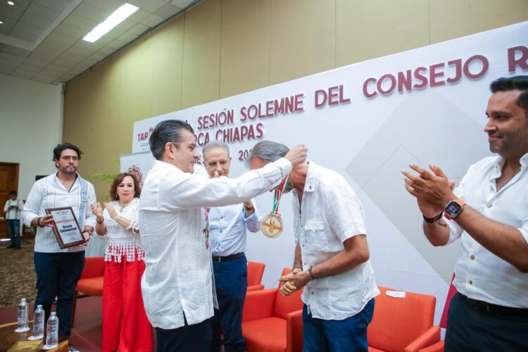Yamil Melgar consolida histórica Medalla Fray Matías de Córdova
