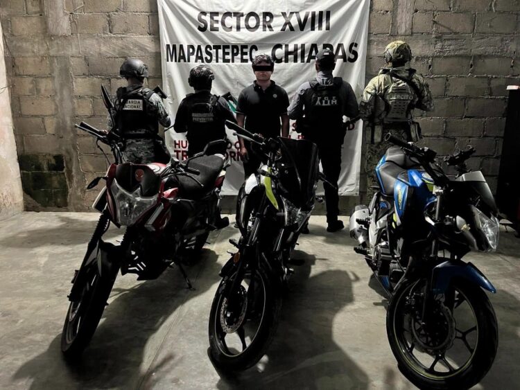 Detienen a hombre y aseguran tres motocicletas con reporte de robo en Mapastepec