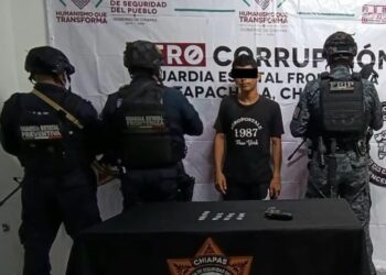 Detienen a hombre con arma y presuntas dosis de cristal en Tapachula