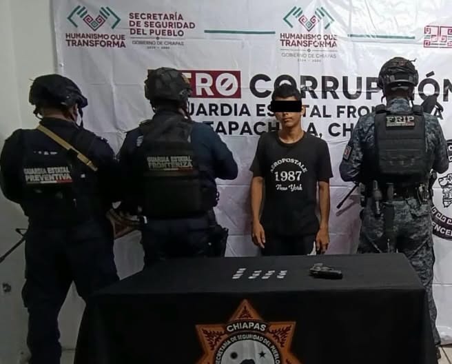 Detienen a hombre con arma y presuntas dosis de cristal en Tapachula