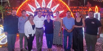 Inauguran decoración conmemorativa al Día de Muertos en Parque Bicentenario