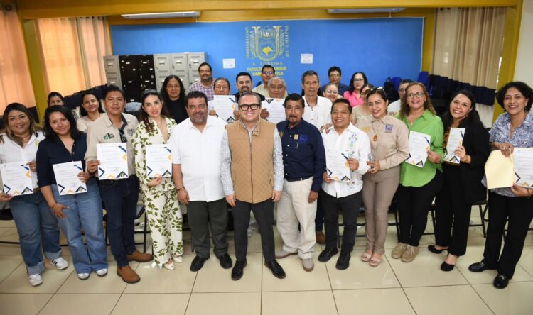 Entregan recategorizaciones a docentes de la UNACH
