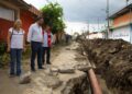 Julio Gamboa supervisa la obra de la calle Allende: infraestructura vial y servicios básicos, una prioridad de su gobierno.