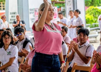 En el Día Internacional de la Lucha contra el Cáncer de Mama, Karla del Toro y DIF Tuxtla Chico tejen “Lazos de Esperanza” contra el cáncer de mama