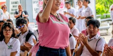 En el Día Internacional de la Lucha contra el Cáncer de Mama, Karla del Toro y DIF Tuxtla Chico tejen “Lazos de Esperanza” contra el cáncer de mama