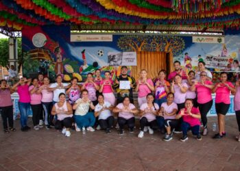 Karla del Toro promueve la prevención y el bienestar de las mujeres en Tuxtla Chico con clase de Zumba.