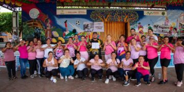 Karla del Toro promueve la prevención y el bienestar de las mujeres en Tuxtla Chico con clase de Zumba.