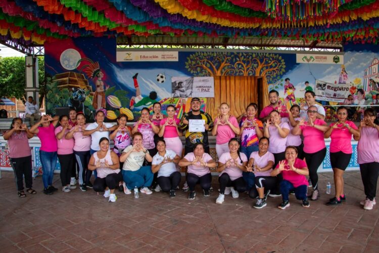 Karla del Toro promueve la prevención y el bienestar de las mujeres en Tuxtla Chico con clase de Zumba.