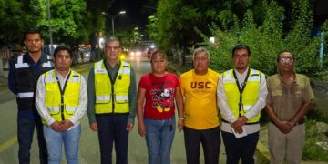 El alcalde Yamil Melgar supervisa más de 150 luminarias solares instaladas durante el último mes en distintos puntos de la zona baja.