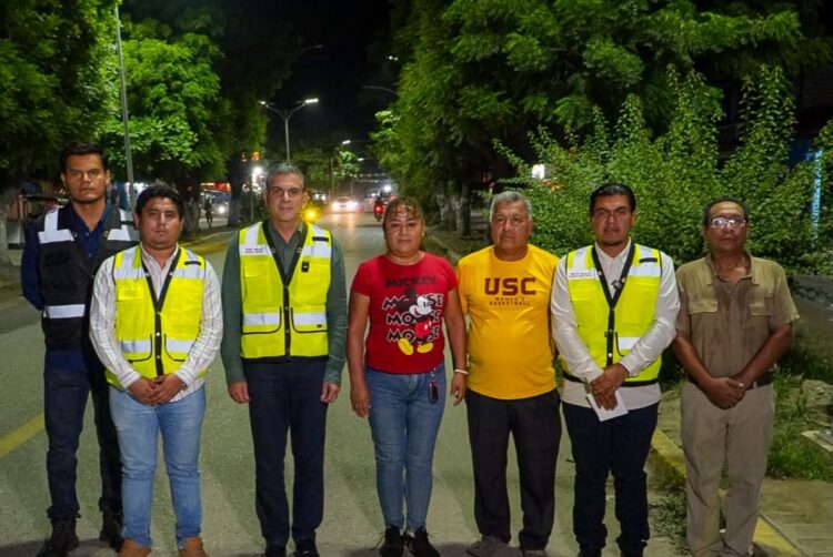 El alcalde Yamil Melgar supervisa más de 150 luminarias solares instaladas durante el último mes en distintos puntos de la zona baja.