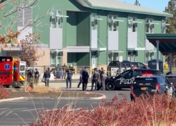 Tiroteo en escuela primaria de Oregón deja varios heridos
