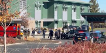 Tiroteo en escuela primaria de Oregón deja varios heridos