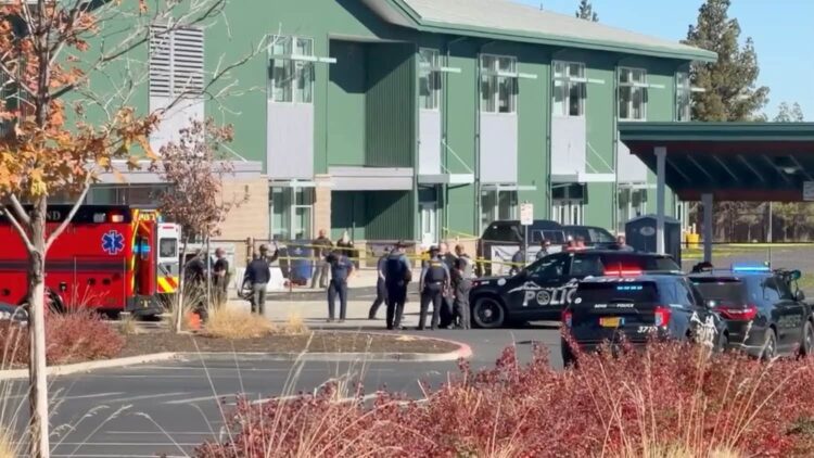 Tiroteo en escuela primaria de Oregón deja varios heridos
