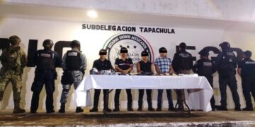 Detienen a cuatro hombres y aseguran armas en puesto fronterizo de Huixtla