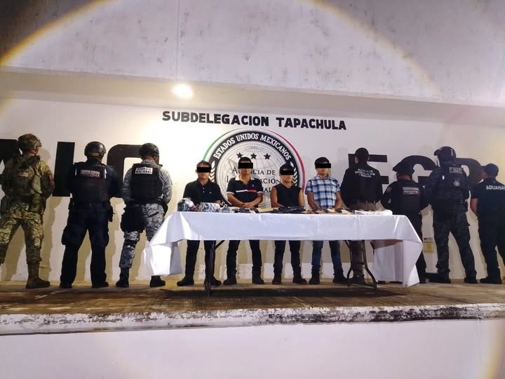 Detienen a cuatro hombres y aseguran armas en puesto fronterizo de Huixtla